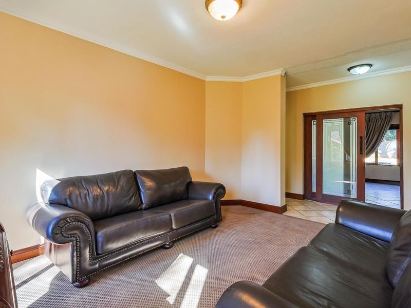 Stunning Fully Furnished Family Home in Silver Lakes Golf and Wildlife Estate – For Rent! - Photo 7