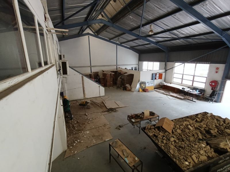 UNIT TO LET – ROSSMEAD INDUSTRIAL PARK-414m2 - Photo 2