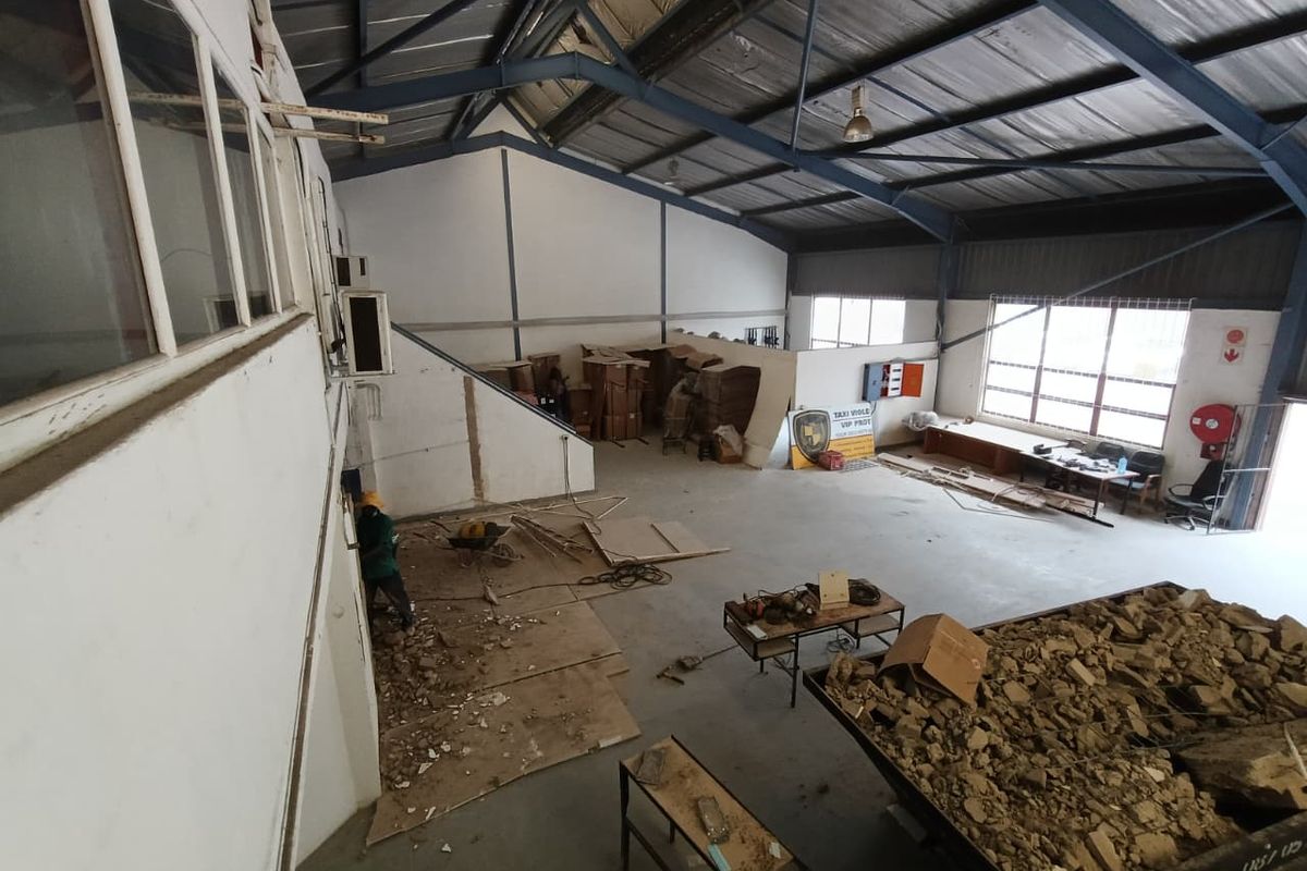 UNIT TO LET – ROSSMEAD INDUSTRIAL PARK-414m2 - Photo 2