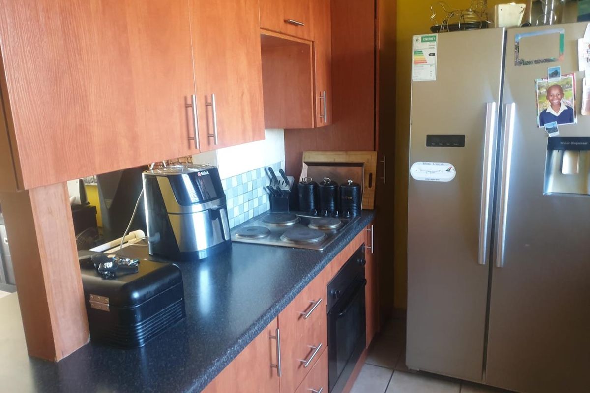 A SPACIOUS APARTMENT - Photo 2