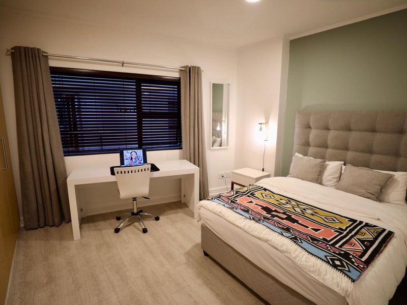 Stylishly furnished 2 bedroom apartment - Photo 5