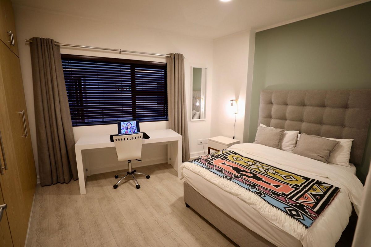 Stylishly furnished 2 bedroom apartment - Photo 5