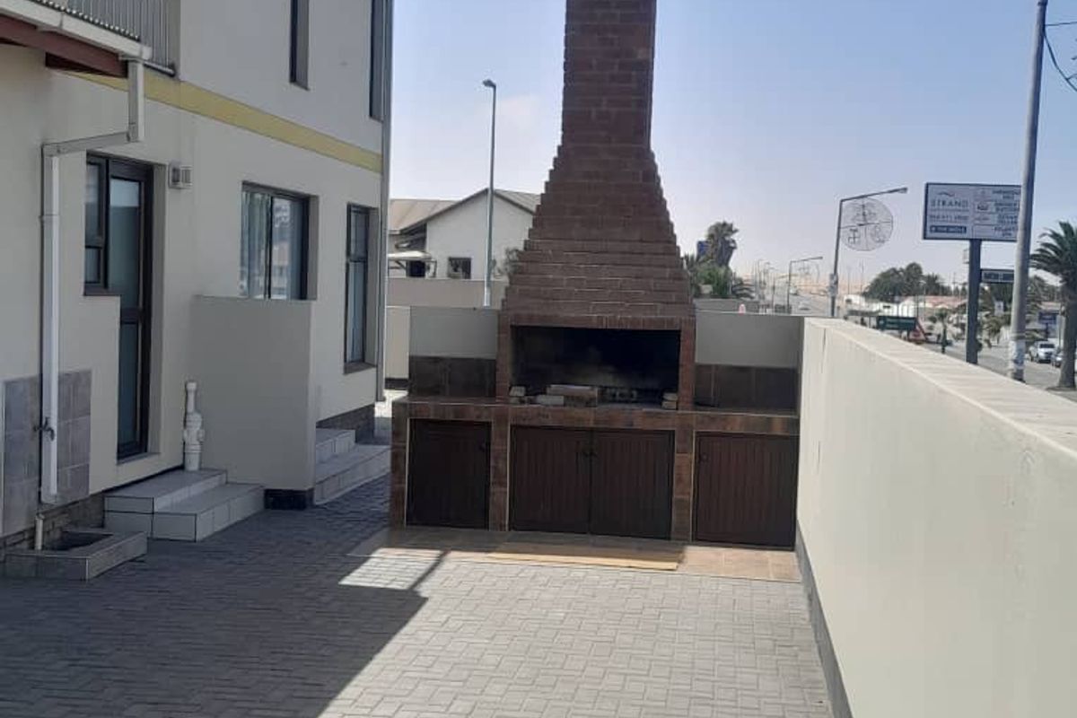 Double Storey Townhouse close to Heart of the Town - Photo 2