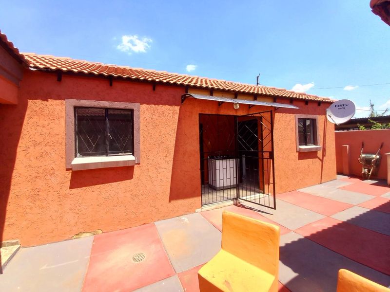 Three bedrooms house for sale in Soshanguve Block GG - Photo 8