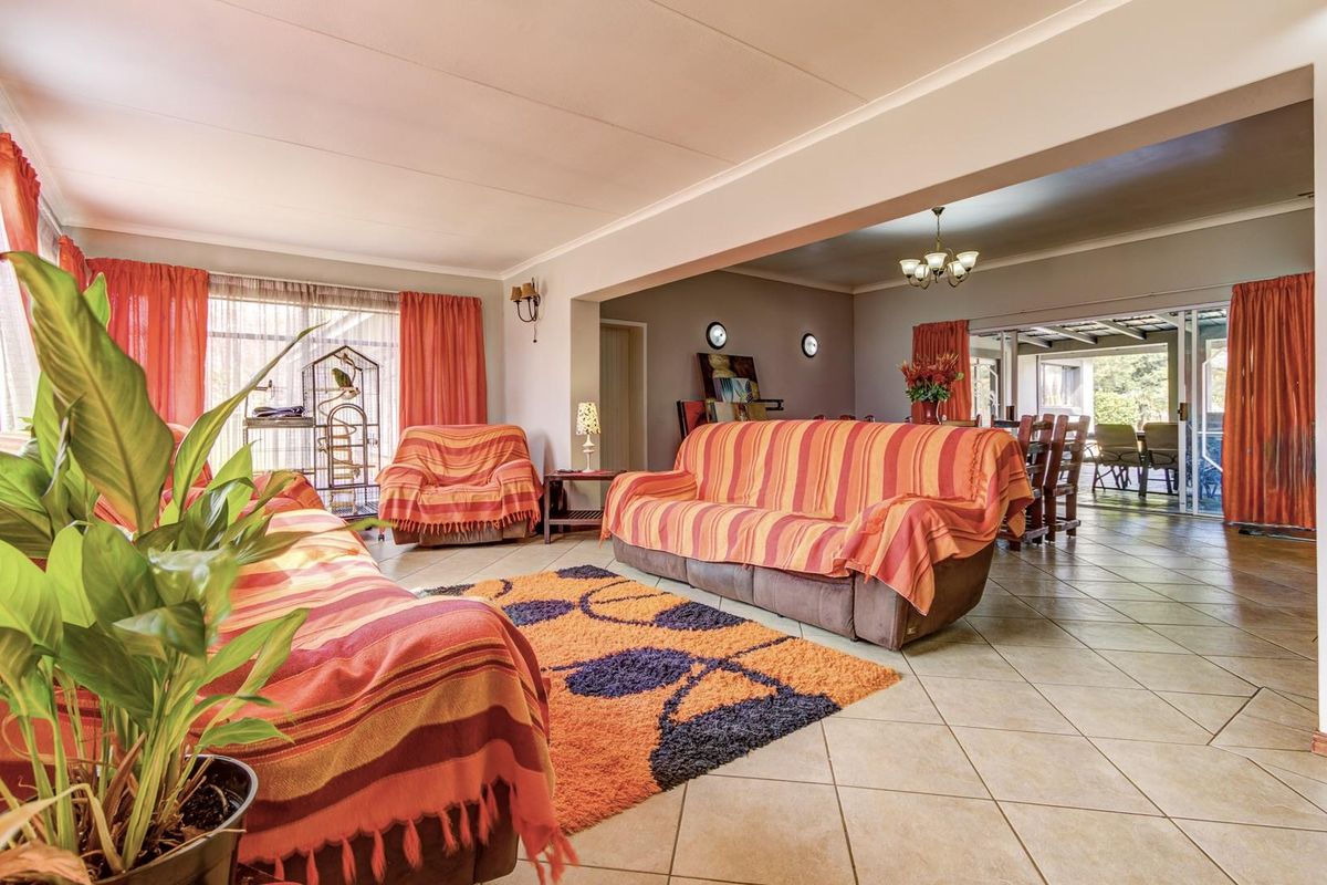 ATTRACTIVE FAMILY HOME ON 2556M2 STAND - Photo 5