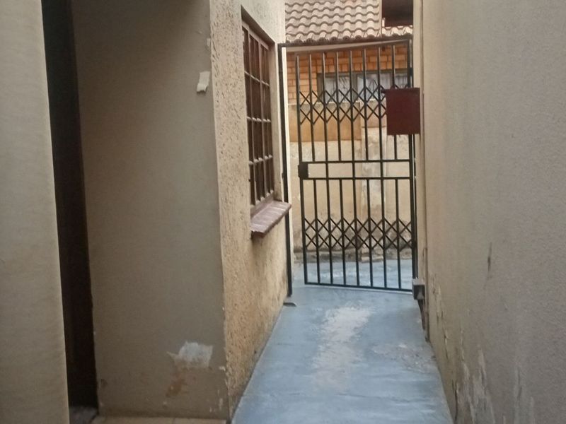 Mahube Valley 2-Bed House: Space, Parking & Extra Income Room - Photo 5