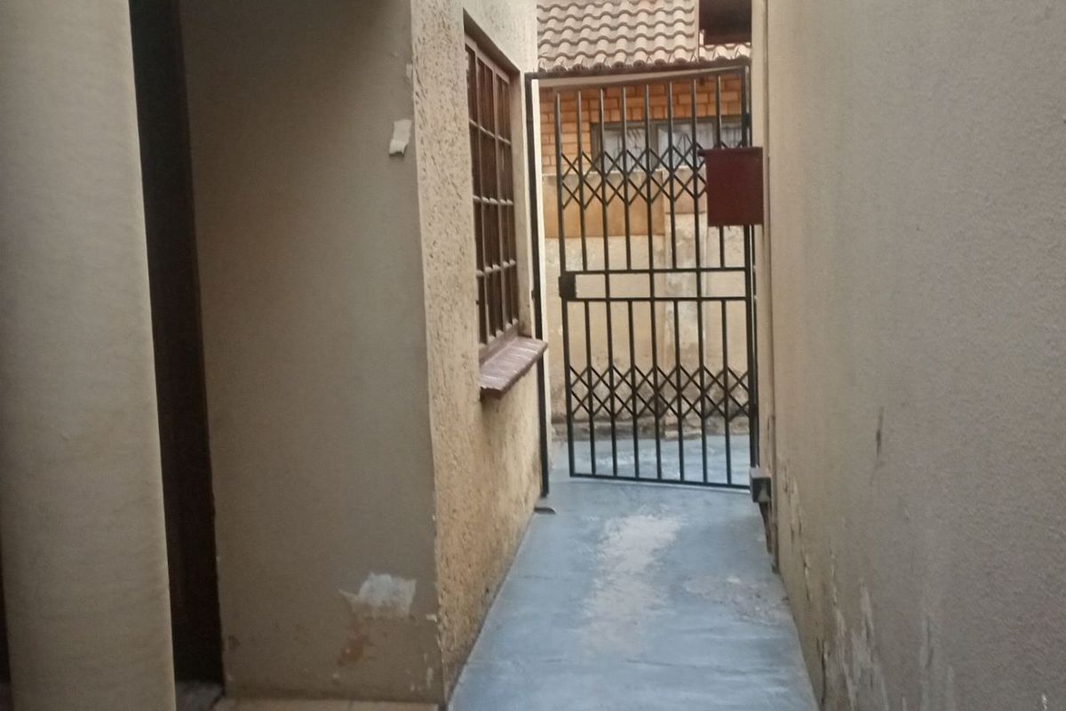Mahube Valley 2-Bed House: Space, Parking & Extra Income Room - Photo 5