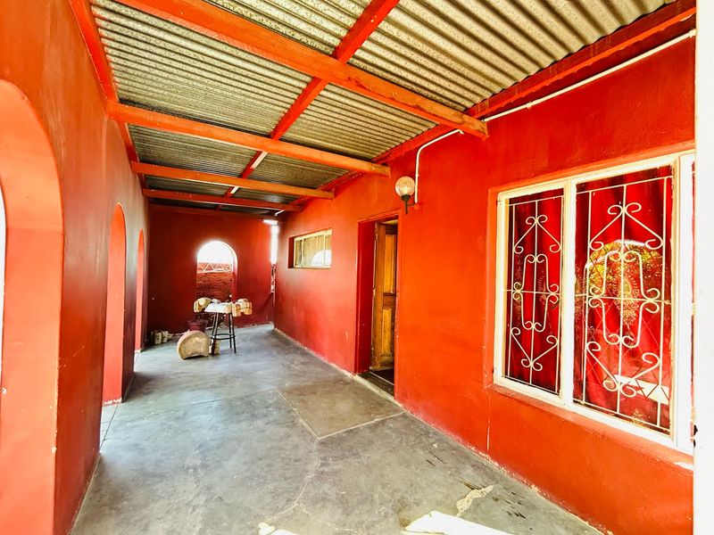 A house in Soweto for Sale N$880 000 - Photo 4