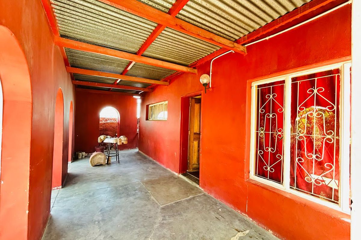 A house in Soweto for Sale N$880 000 - Photo 4