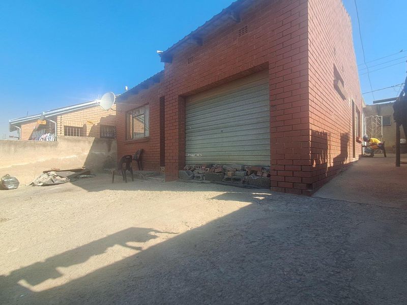 2 Bedroom House In Lindekuhle Ivory Park Ext 10 - Photo 8