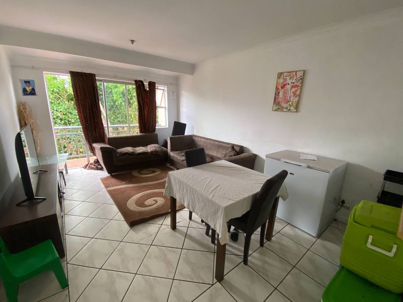 2-Bedroom Apartment in Wynberg (60m2) - Renovation Opportunity - Photo 6