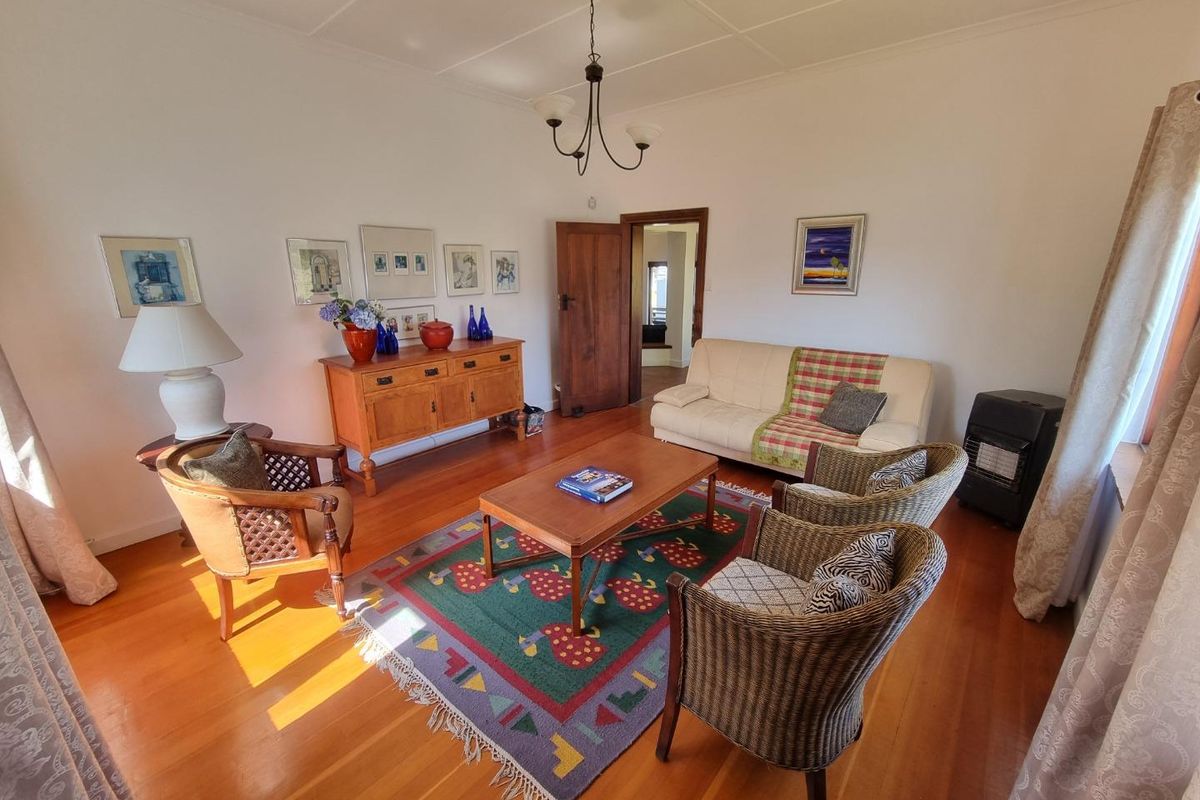 Charming Thatched Home with Ocean & Mountain Views! - Photo 3