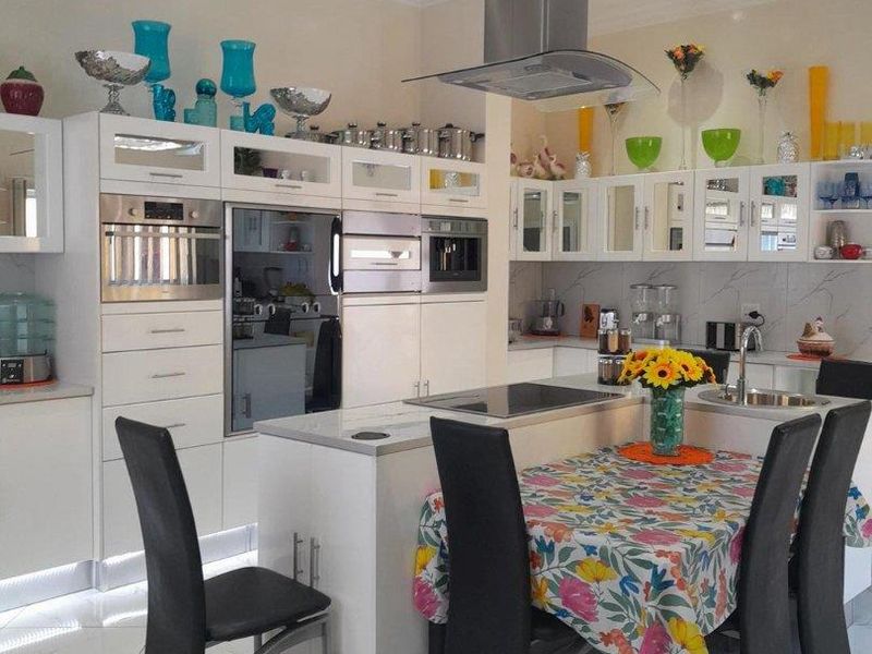 Your Private Paradise: Where Comfort Meets Elegance! - Photo 3