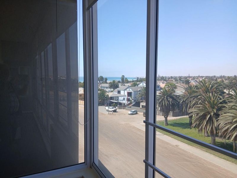 NOT TO BE MISSED – 3-bedroom apartment with sea view in secured complex - Photo 2