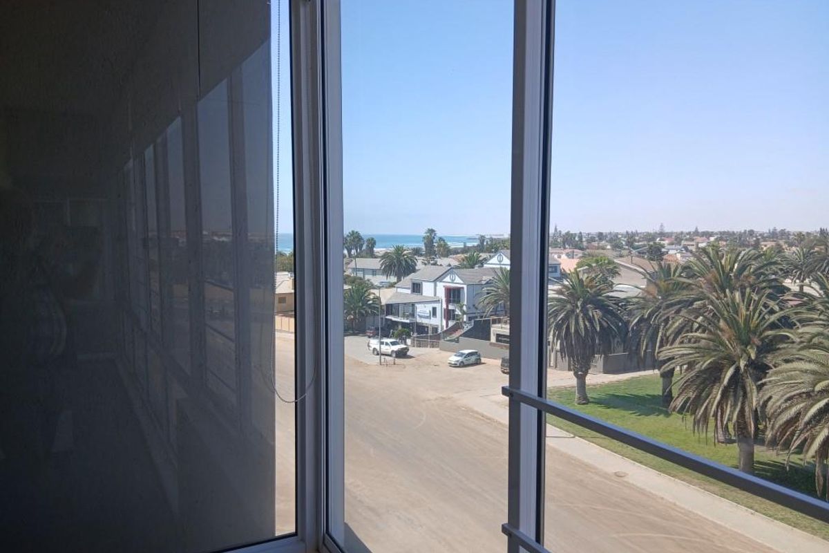 NOT TO BE MISSED – 3-bedroom apartment with sea view in secured complex - Photo 2
