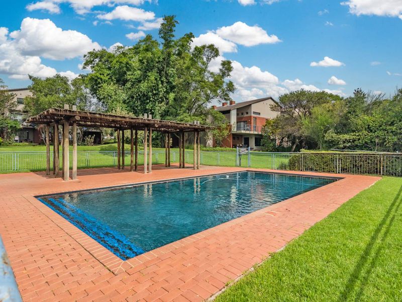 Ground floor gem - Golf course views Await! - Photo 5