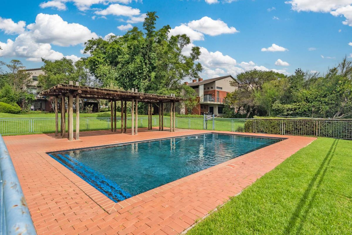 Ground floor gem - Golf course views Await! - Photo 5