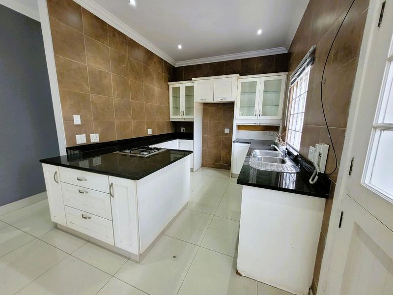 **Charming Two-Bedroom Apartment in the Heart of Musgrave** - Photo 5