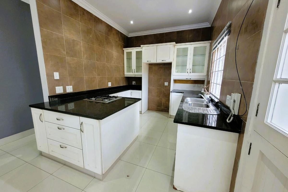 **Charming Two-Bedroom Apartment in the Heart of Musgrave** - Photo 5