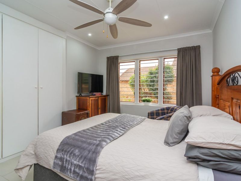 Ultra-modern 4-bedroom townhouse – Move-In Ready! - Photo 10