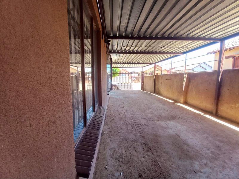 Two Bedrooms house for sale in Soshanguve VV - Photo 5