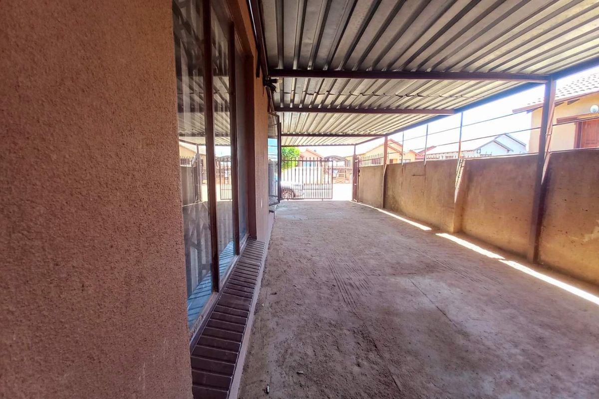 Two Bedrooms house for sale in Soshanguve VV - Photo 5