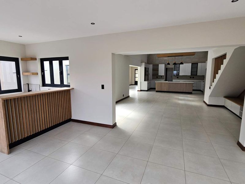 4 Bedroom Luxury Family Home in Landsmeer Estate - Photo 7