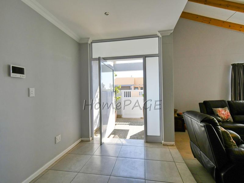 Meersig, Walvis Bay:  VERY ATTRACTIVE HOME is for Sale - Photo 3