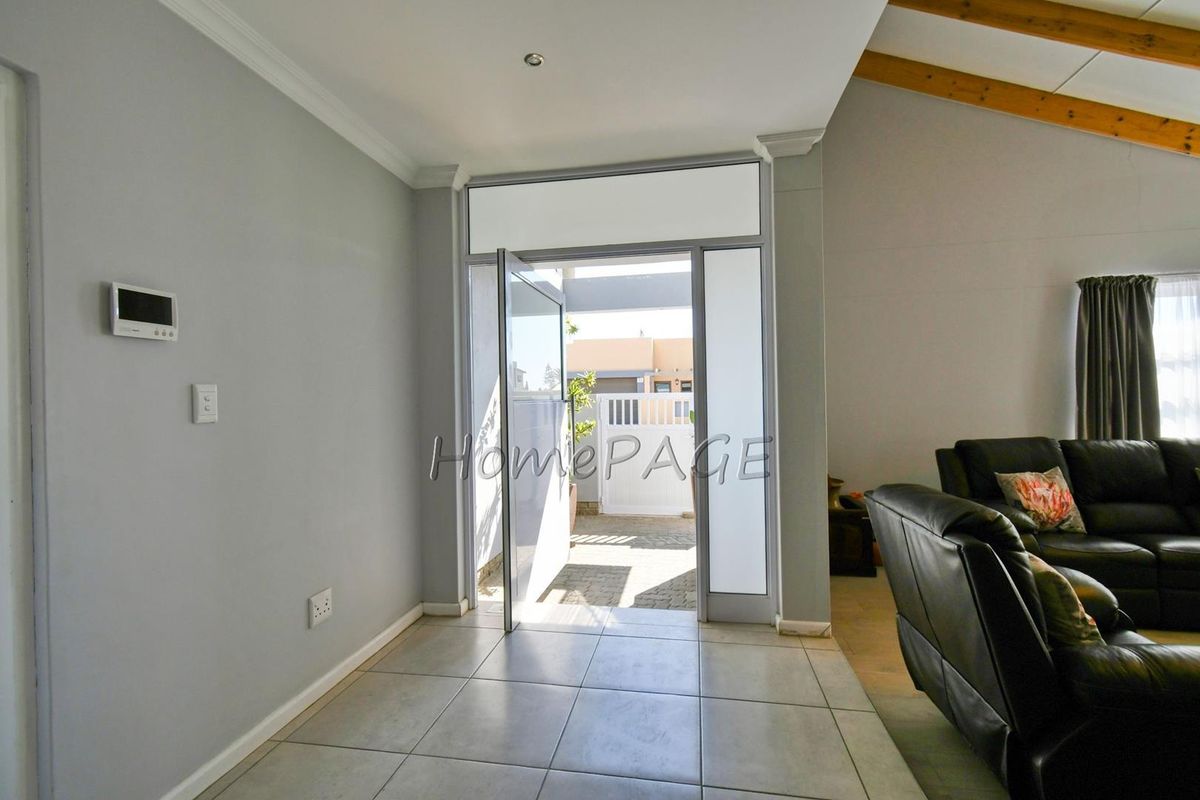 Meersig, Walvis Bay:  VERY ATTRACTIVE HOME is for Sale - Photo 3
