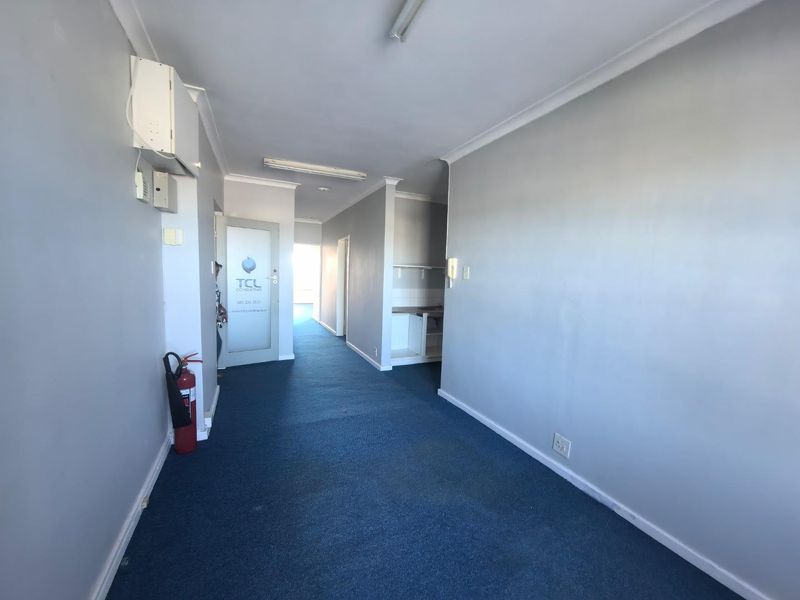 65m2 office space to let in newton park - Photo 3