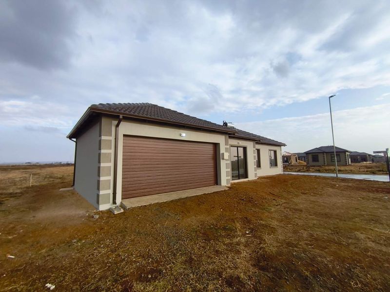 Spacious 3 Bedroom Home for Sale in Windmill Park Ext 32 - Photo 2