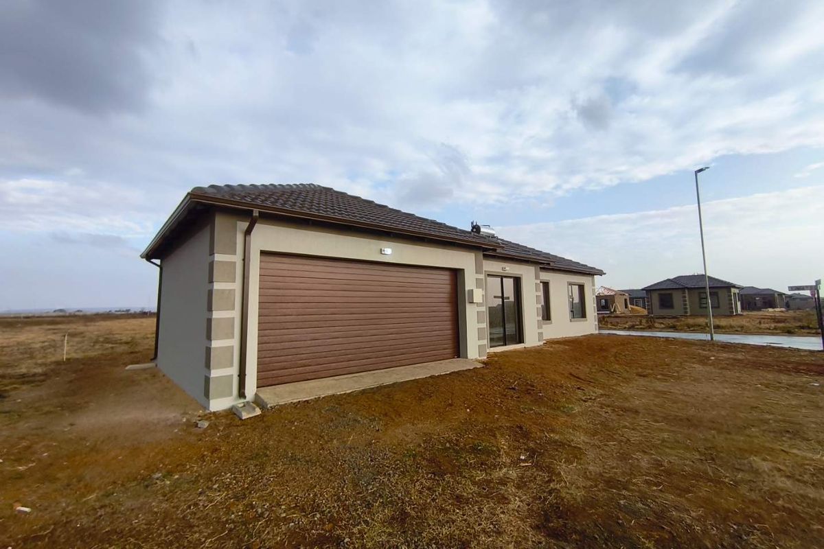 Spacious 3 Bedroom Home for Sale in Windmill Park Ext 32 - Photo 2