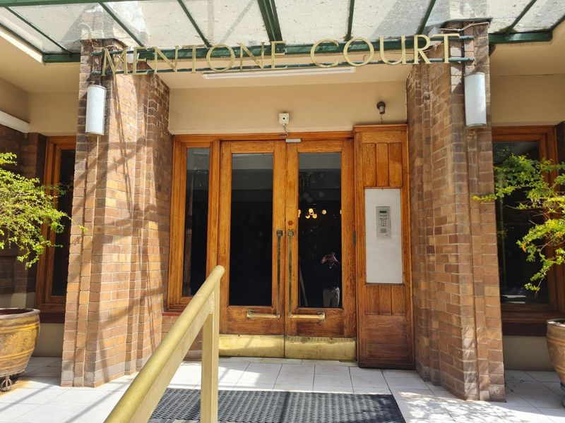 **Luxurious Apartment Complex in Highly Desirable Killarney** - Photo 4