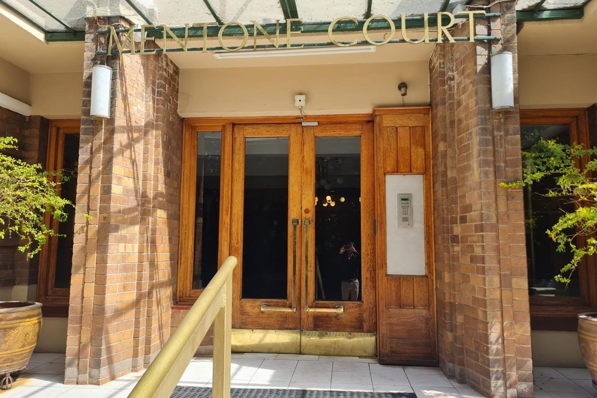 **Luxurious Apartment Complex in Highly Desirable Killarney** - Photo 4