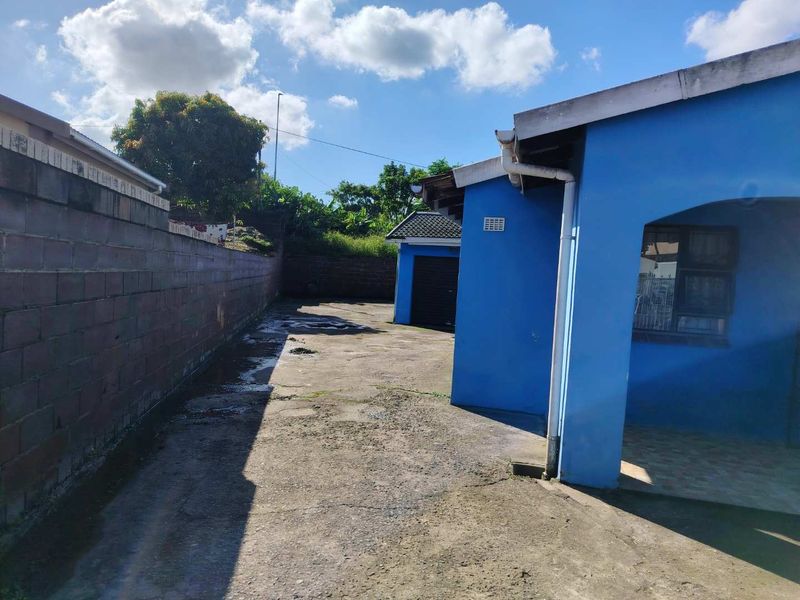 Spacious 4-bedroom house in one of the best area in Umlazi suburb - Photo 2