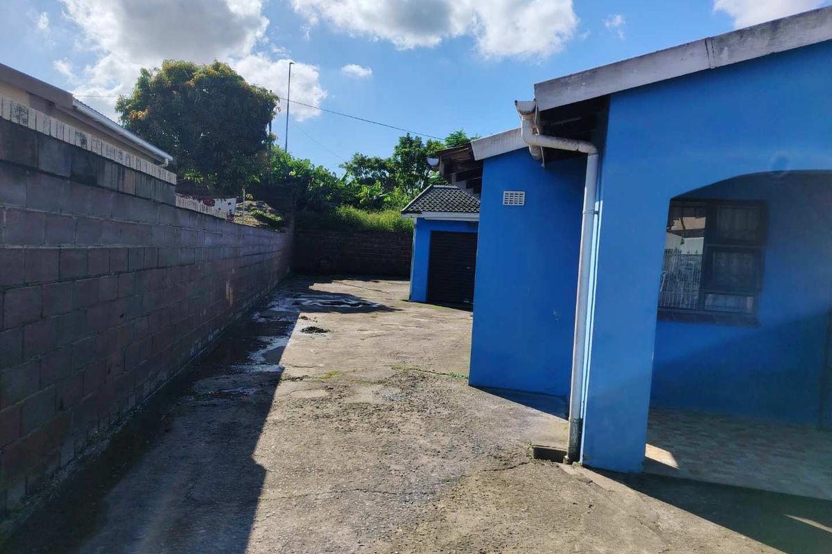 Spacious 4-bedroom house in one of the best area in Umlazi suburb - Photo 2