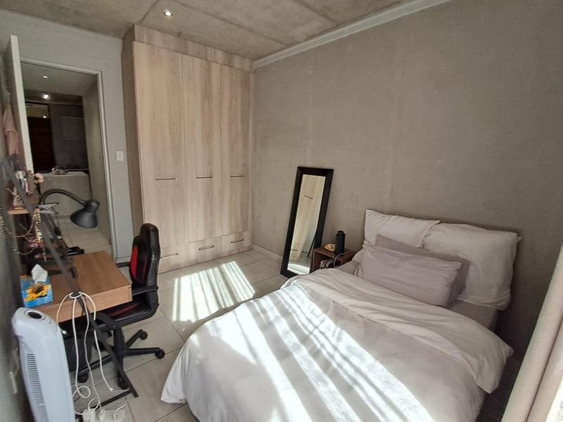 2 Bedroom Apartment within walking distance from University of Pretoria - Photo 9