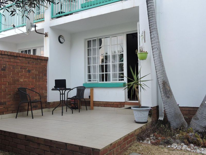 2-bedroom townhouse simplex ground floor unit - Photo 4