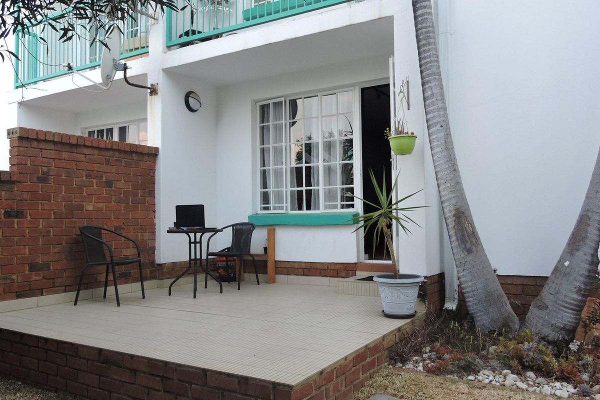 2-bedroom townhouse simplex ground floor unit - Photo 4