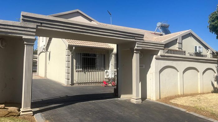 Property #2555253, House For Sale in Brackendowns
