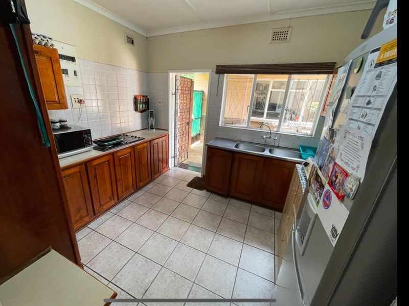 3 Bedroom home in Strathmore Park for sale - Photo 6