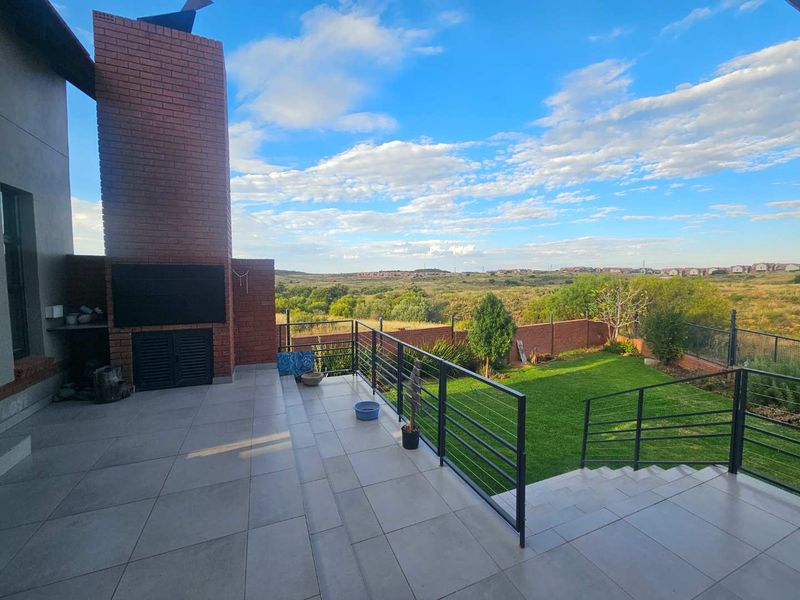 Luxury Meets Nature – Free-Standing 3 Bedroom Corner Home in Wild Olive - Photo 4