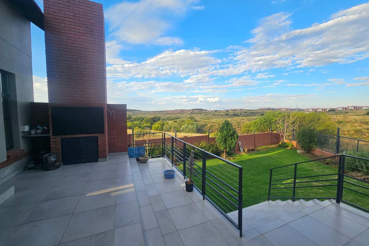 Luxury Meets Nature – Free-Standing 3 Bedroom Corner Home in Wild Olive - Photo 4