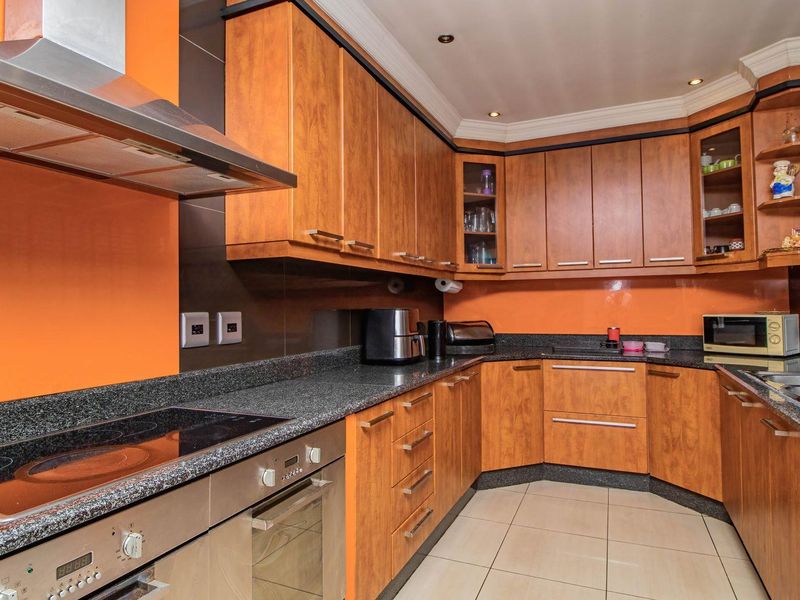 Your Ideal Home: Elegance, Convenience, and Comfort! - Photo 10