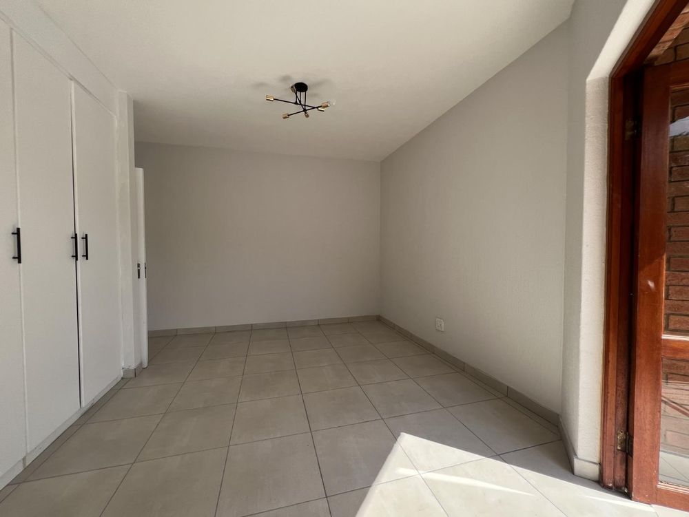 Expansive main bedroom