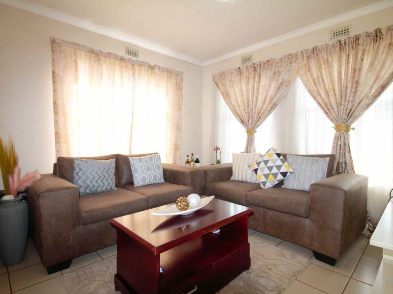 3 Bedroom house for sale in Clayville, Midrand Village Estate - Photo 4