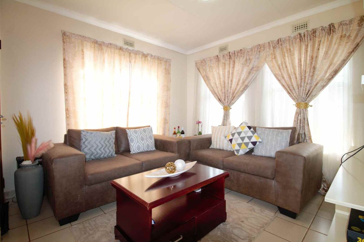 3 Bedroom house for sale in Clayville, Midrand Village Estate - Photo 4