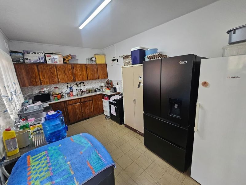 Bright and spacious 3-bedroom unit available in a very popular area on the Bluff! - Photo 5
