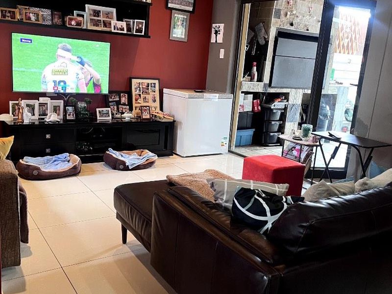 Cozy Neat Cimbebasia House for Sale - Photo 2