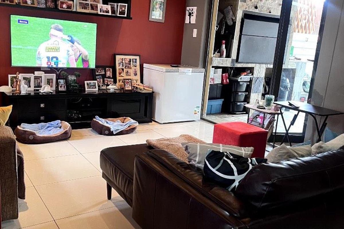 Cozy Neat Cimbebasia House for Sale - Photo 2